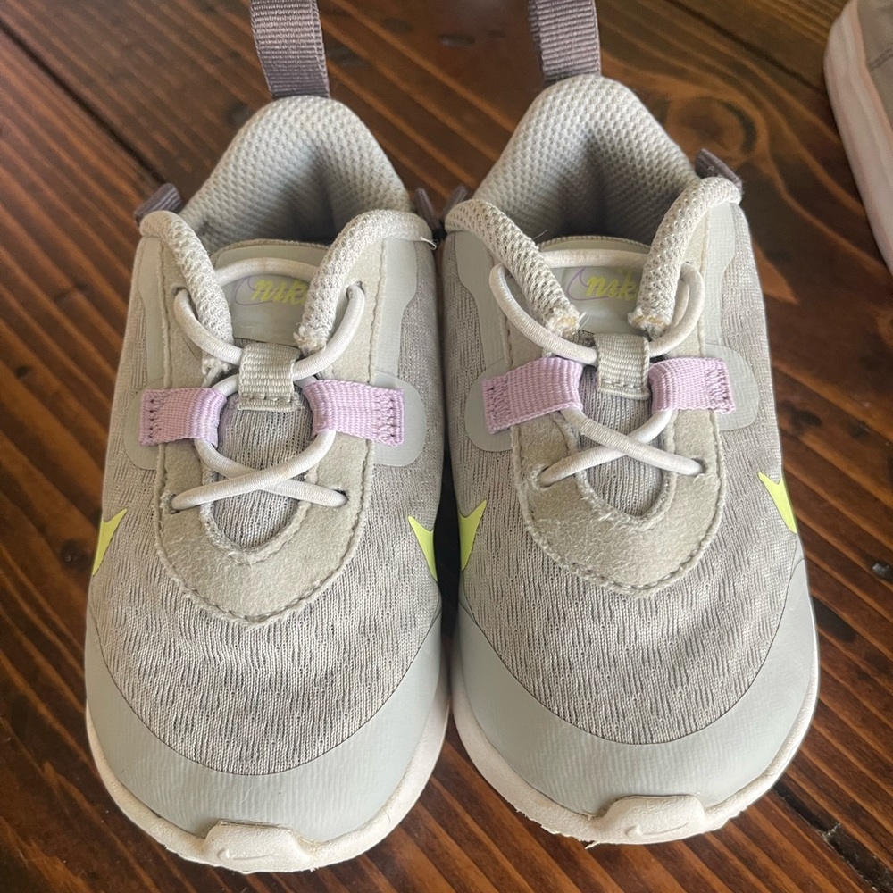 Girl’s 7c Nikes